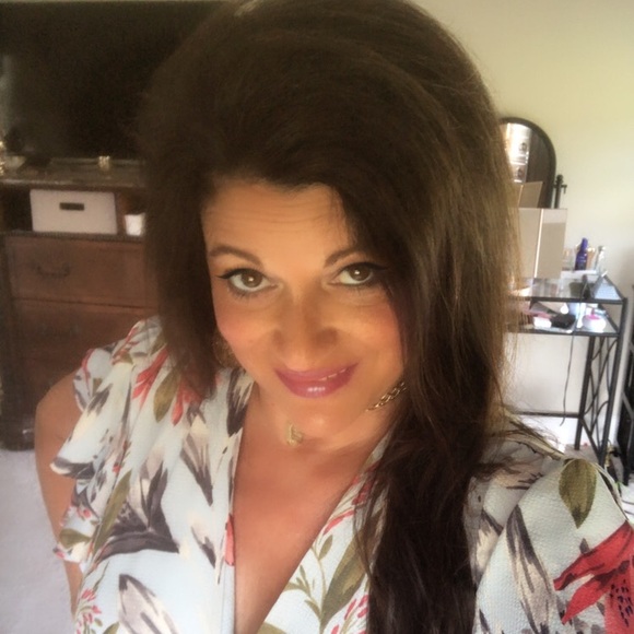 Meet your Posher, Maureen - Picture 2 of 5